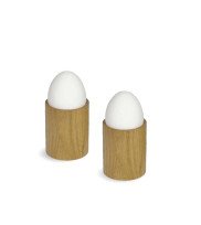 2 Eierbecher aus Holz in Natur geölt mit Ei
