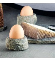 2 Eierbecher aus Stein mit Ei und Käseplatte