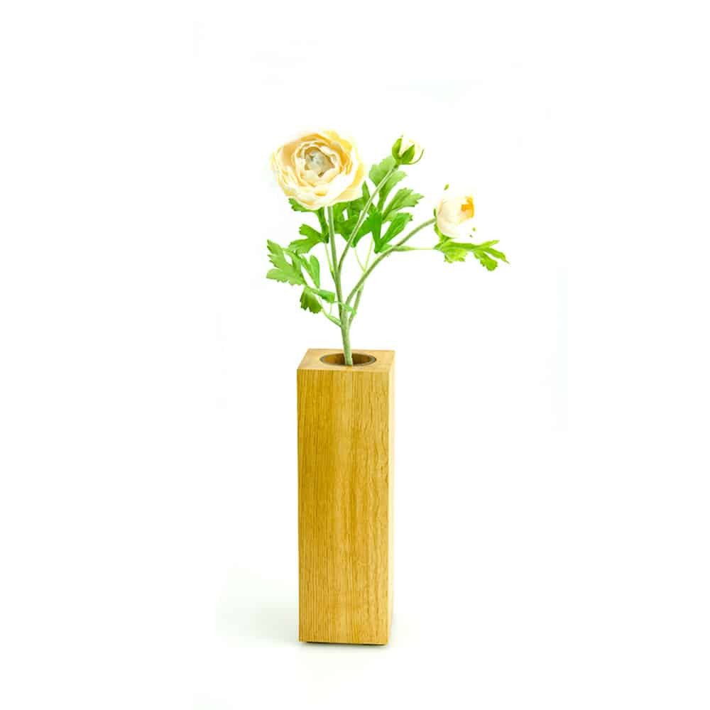Holzvase eckig aus Eiche natur geölt mit Blume dekoriert