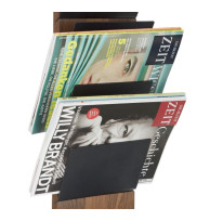 Detailaufnahme Bücherturm Regal SCALA in Eiche geräuchert als Zeitschriftenhalter mit Magazinen