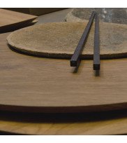 Place plate pad-pur of smoked oak superimposed decorated with stone plate